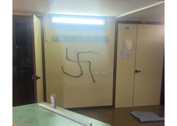 A Genova. Svastiche sui muri al grido di 'viva il duce'