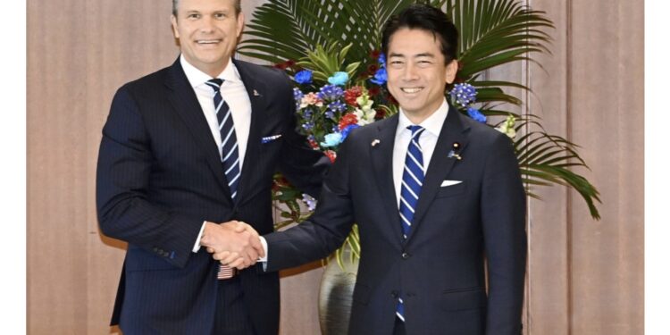 Koizumi e Hegseth concordano su deterrenza e cooperazione
