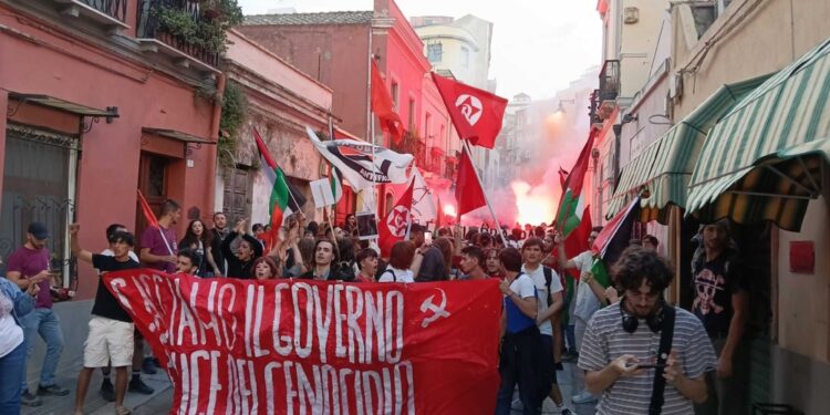 Manifestazione spontanea senza preavviso alla Questura