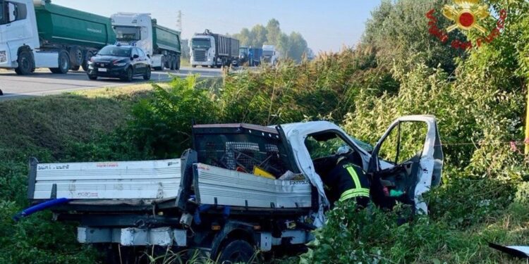 Coinvolti un furgone e due autoarticolati