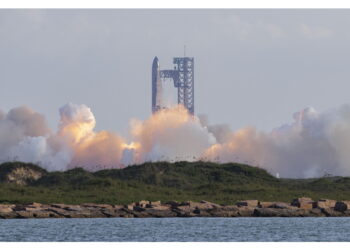 Partito alle 1:23 ora italiana da Starbase in Texas