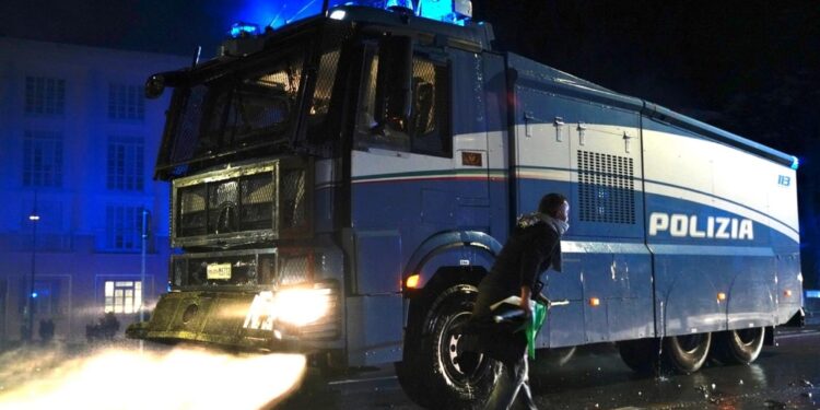 Tre indagati per invasione di campo durante il match