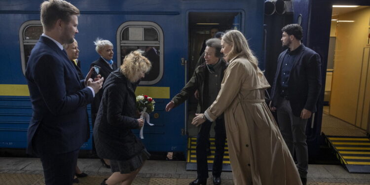 Nuova missione reale Gb a Kiev
