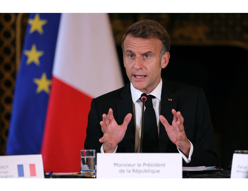 Macron convoca i leader dei partiti all’Eliseo