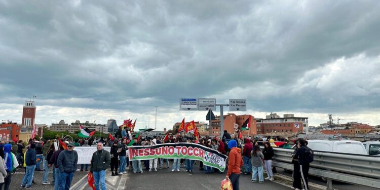 'Chiuso per genocidio'