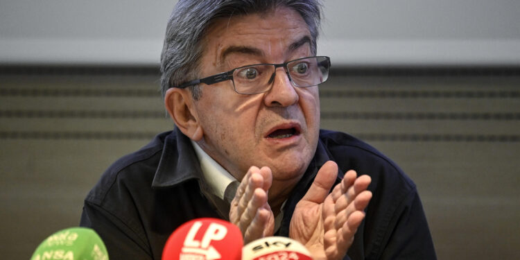 Dopo le dimissioni di Lecornu