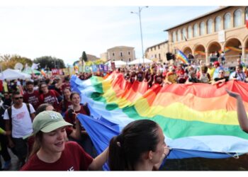 Esorta a "implorare riconciliazione e stabile concordia'