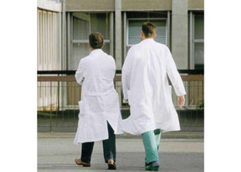 Familiari chiedono a polizia di valutare possibile avvelenamento