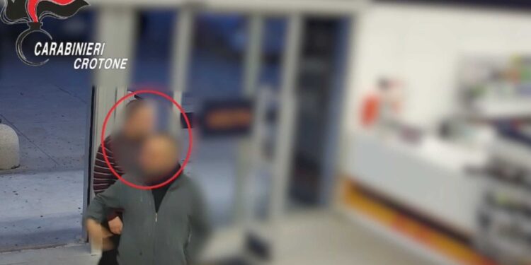 Gli altri 15 coinvolti devono rispondere di associazione mafiosa