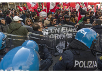 Una parte del gruppo ha tentato altro accesso alla stazione