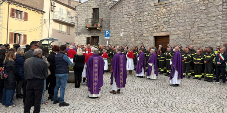 In sorvolo al funerale