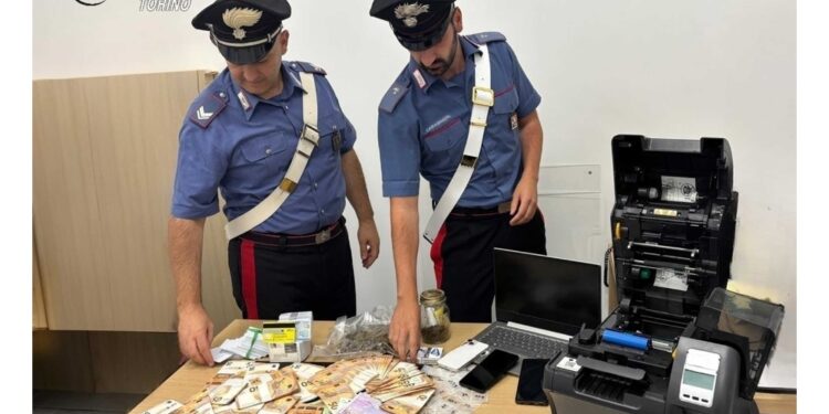 Sessanta spedizioni in tutta Italia. Ricercata seconda persona