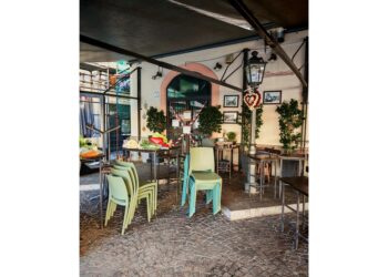 Feretro portato al PalaOreto a Palermo