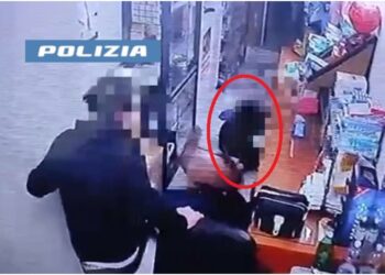 Aggressione in loro negozio