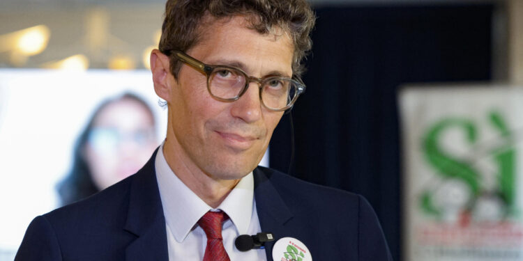 "Ma non sosteniamo governo e stigmatizziamo parole Meloni"