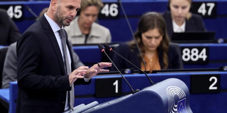 'Salis qui solo per sfuggire alle sue responsabilità'