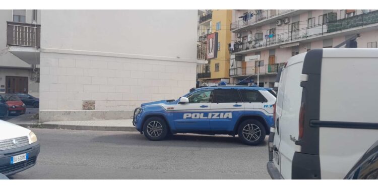A Crotone. Responsabile è stato fermato dalla polizia
