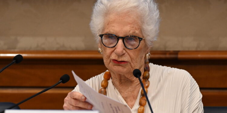 La senatrice a vita fa un appello al ministro degli Esteri