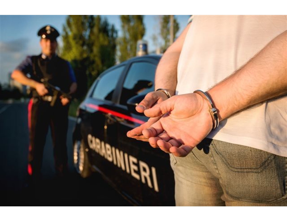 Sequestrano, drogano e violentano escort, due arresti