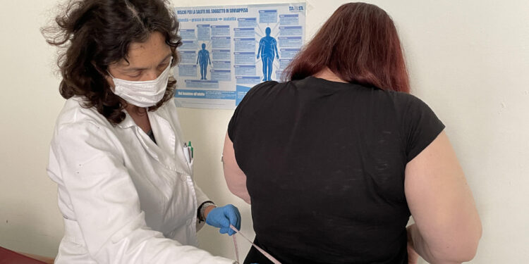 Prevede programma nazionale di prevenzione e formazione medici