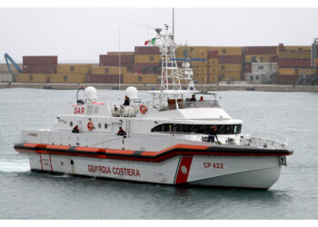 A Sud est di Lampedusa. A bordo ci sarebbero stati 30 migranti