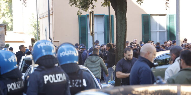Ultras ospiti scesi in stazione secondaria a San Rossore