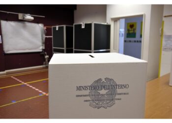 Si vota dalle 7 alle 23 e lunedì dalle 7 alle 15