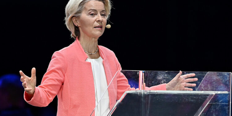 L'intervento su mozioni censura: 'Concentrarsi su ciò che conta'