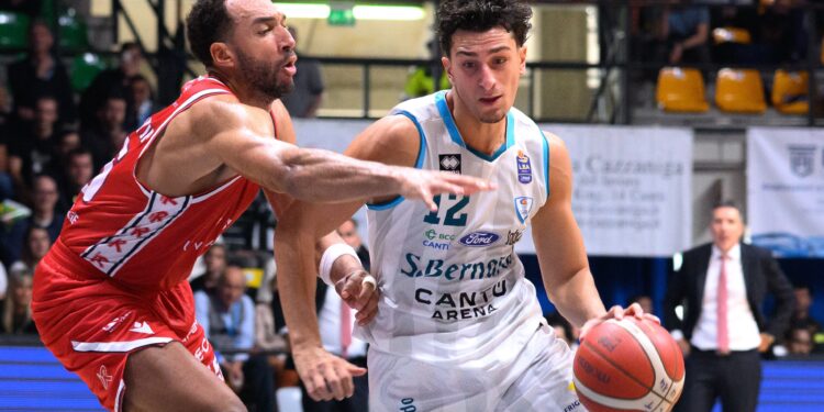 Desio Paladesio campionato basket serie A1 Pallacanestro Acqua San Bernardo Cantù - Una Hotels Reggio Emilia, Bortolani