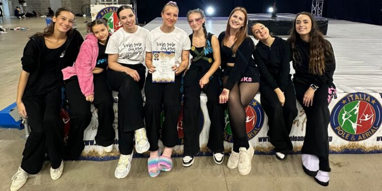 Foto di gruppo per le comasche protagoniste nella gara di Riccione