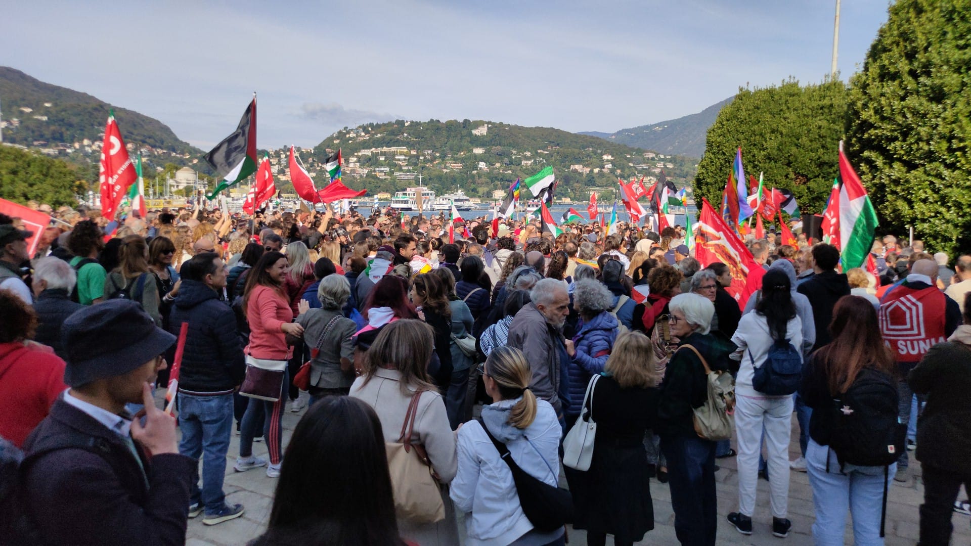 Corteo pro-Gaza a Como, città paralizzata. Code da via Napoleona al centro storico, oggi manifestazione in piazza Cavour