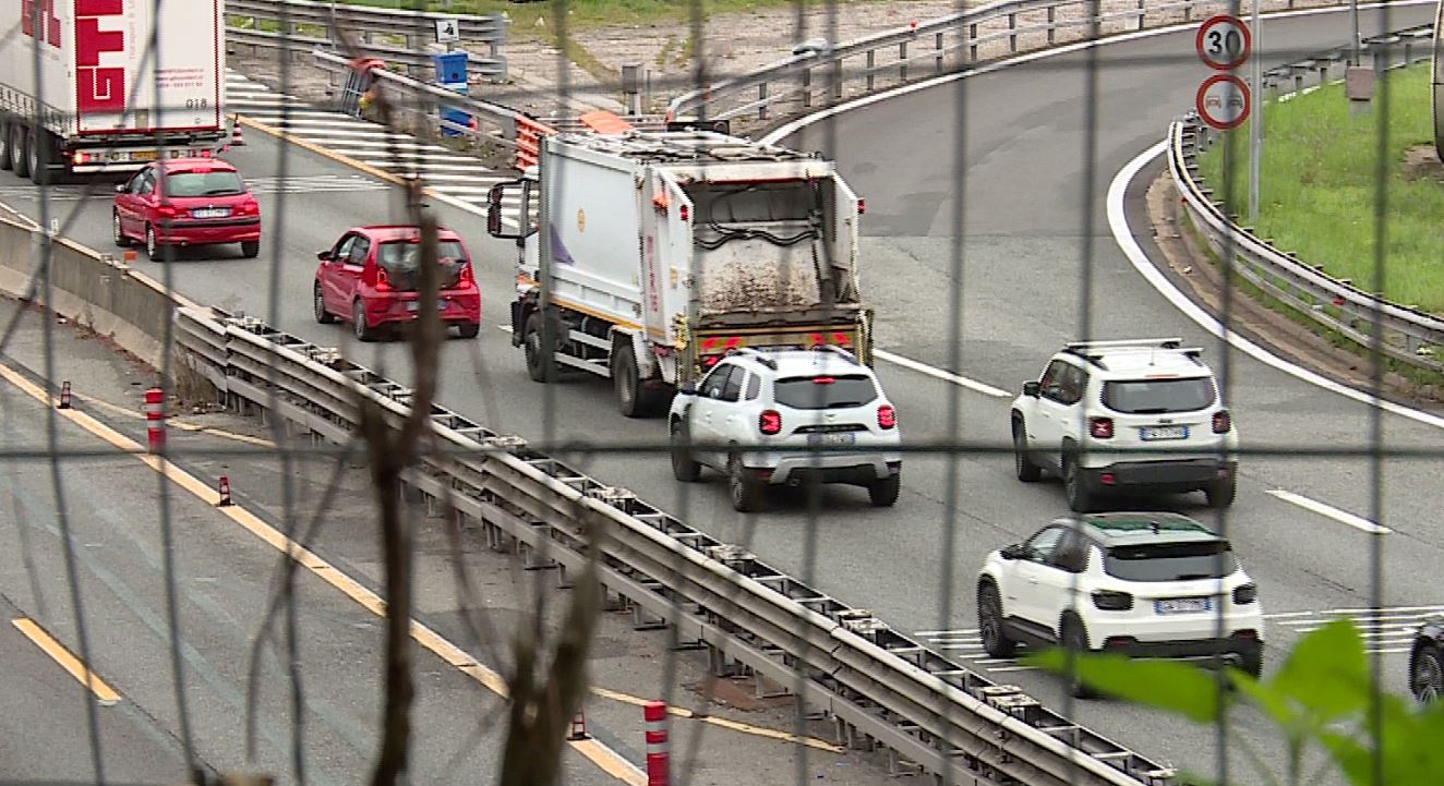 Cantieri sull’A9, mattinata di caos tra Como e la Svizzera