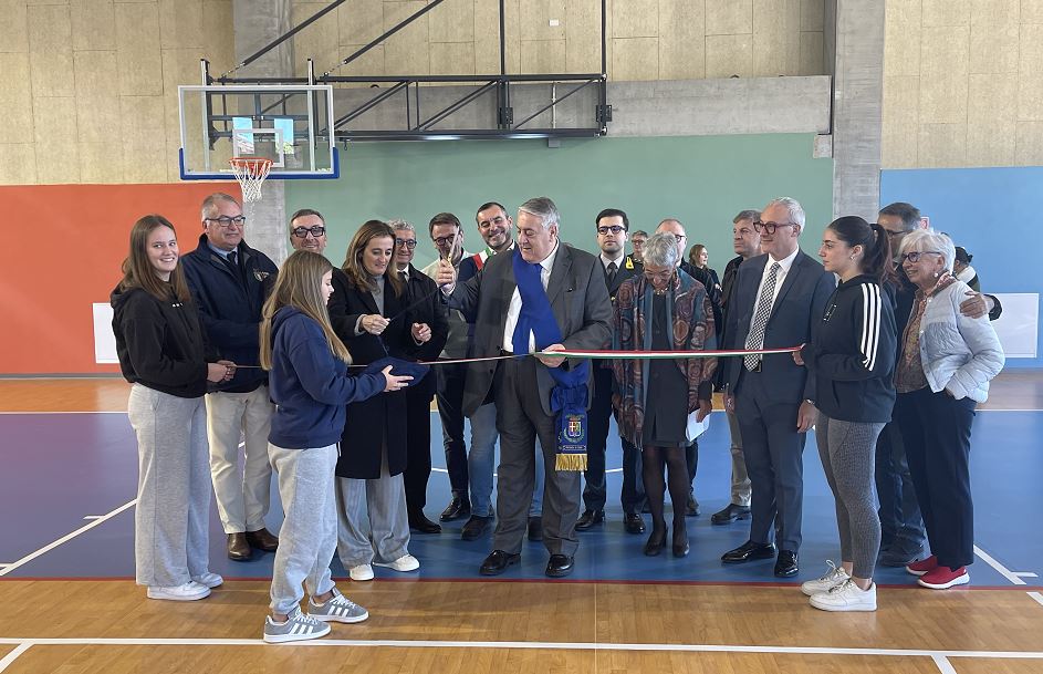 Taglio del nastro per la nuova palestra del liceo “Terragni” di Olgiate Comasco