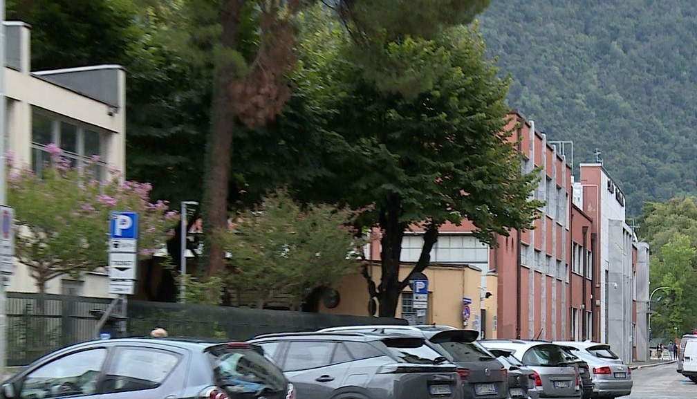 Chiusura della scuola Corridoni, regali restituiti al Como 1907. Le famiglie: “Dalla società solo silenzio. La dignità non è in vendita”