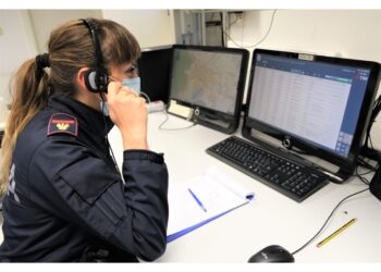 Indagini della polizia. Passante sentiva urli la notte scorsa