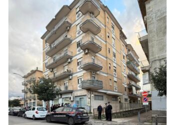 Nel Napoletano fratello avverte 112 dicendo "L'ho accoltellata"