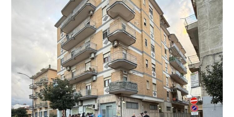 Nel Napoletano fratello avverte 112 dicendo "L'ho accoltellata"