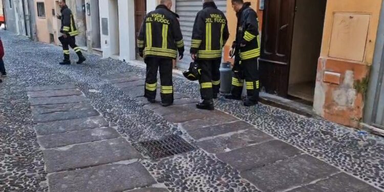 Nel centro storico. L'uomo è ricercato dalla polizia