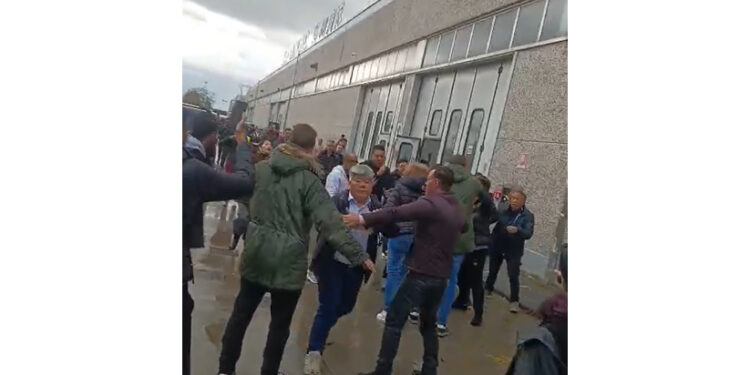 Poliziotti sventano blitz contro sit in sindacale di lavoratori