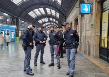 Uno è stato colpito con una bottiglia alla testa