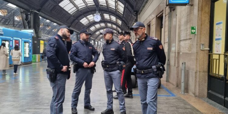 Uno è stato colpito con una bottiglia alla testa