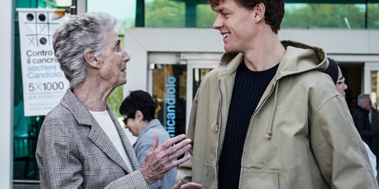 Terza volta campione in visita a Istituto ricerca e cura cancro