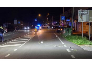 L'automobilista non si sarebbe accorto di averla agganciata