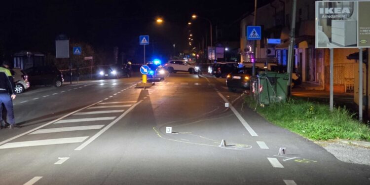 L'automobilista non si sarebbe accorto di averla agganciata