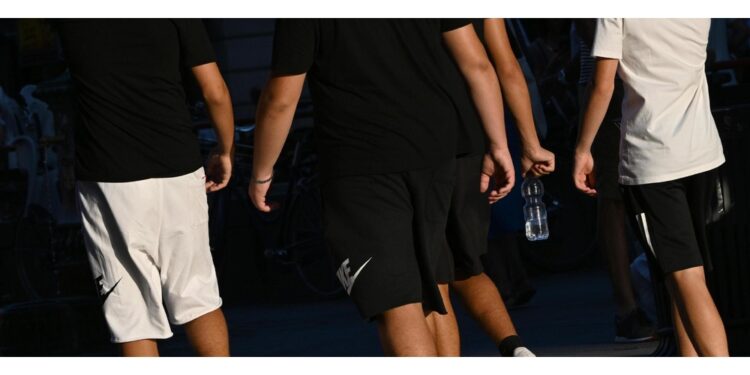 Coppia perseguitata nel Tarantino con pietre e schiamazzi