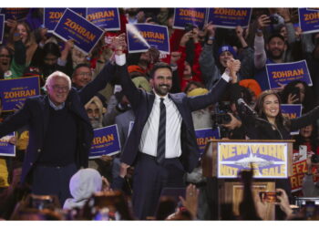 'Quelli di voi che votano per lui sono stupidi'