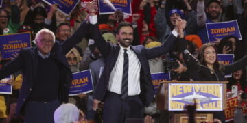 'Quelli di voi che votano per lui sono stupidi'