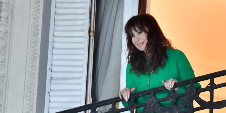 Sigilli su 100 proprietà dopo la condanna per corruzione e frode