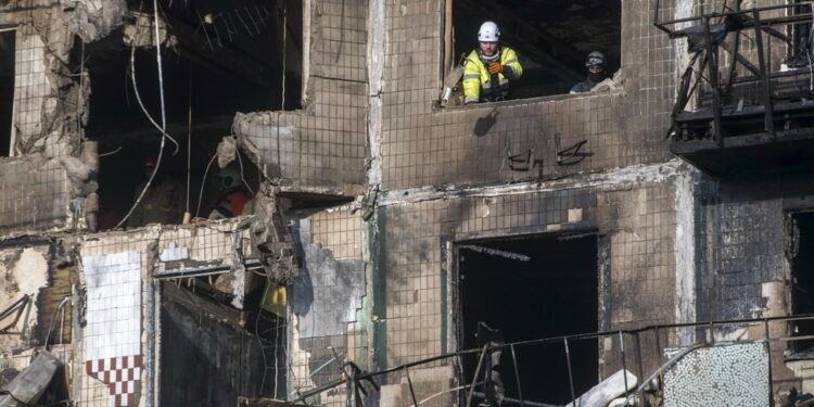 Droni e missili contro diversi quartieri della capitale