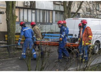 Colpiti edifici nei quartieri Pecherskyi e Dniprovskyi